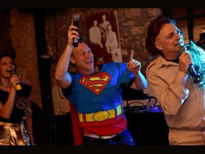 אלעד גולדמן - זמר ומפעיל למבוגרים - הפעלות למסיבת פורים