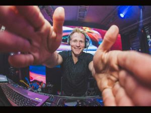 אלעד גולדמן - זמר ומנחה - תקליטן לאירועים