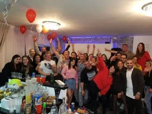 לצחוק פי שניים - משחקי חברה מצחיקים ליום הולדת - הפעלות למבוגרים