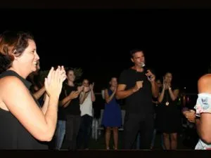 לצחוק פי שניים - הפעלות ומשחקי חברה מצחיקים למבוגרים