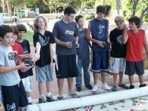 אוטו ספיד - יום הולדת מכוניות על שלט