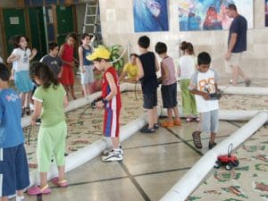 אוטו ספיד - יום הולדת מכוניות על שלט