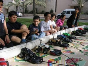 אוטו ספיד - הפעלות לילדים - מכוניות על שלט