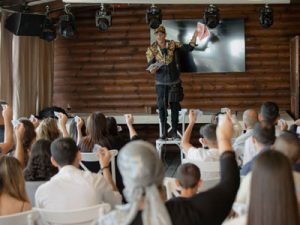 איתי התופעה - אמן חושים להרמת כוסית - אירועים לחברות