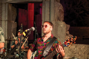 להקת קאברים מומלצת לחתונה - דאבל קאסט - להקה לוועדי עובדים - בר/בר מצווה - אירועים לארגונים גדולים