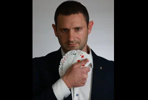 אילון - אמן חושים