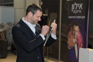 אילון אמן חושים לאירועי חברה - ערב גיבוש לעובדים