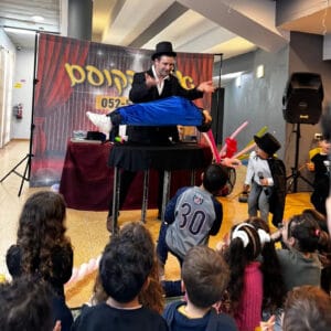 אילון הקוסם - קוסם מצחיק ליום הולדת לילדים ונוער