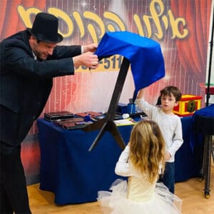 אילון הקוסם - קוסם ליום הולדת לילדים ונוער - מופע מצחיק לילדים