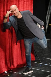 יודלה מודלה - מופע בידור וטלפתיה קורע מצחוק - הפעלות מצחיקות למבוגרים, משחקי חברה ליום הולדת, ערב גיבוש לעובדים.