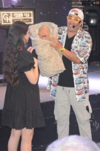 יודלה מודלה - מופע בידור וטלפתיה קורע מצחוק לערב גיבוש לעובדים, אירועי חברה, ערב צוות עובדים, הפעלות מצחיקות למבוגרים.