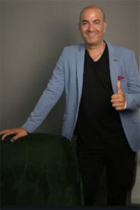 יודלה מודלה - מופע בידור וטלפתיה קורע מצחוק לערב גיבוש לעובדים, אירועי חברה, ערב צוות עובדים, הפעלות מצחיקות למבוגרים.