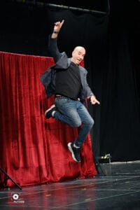 יודל'ה מודל'ה - מופע בידור וטלפתיה קורע מצחוק לערב גיבוש לעובדים, אירועי חברה, ערב צוות עובדים, הפעלות מצחיקות ליום הולדת.