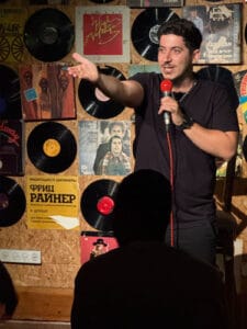 בן ביטון - סטנדאפיסט מצחיק לבר/בת מצווה, סטנדאפ בהתאמה אישית לאירועים